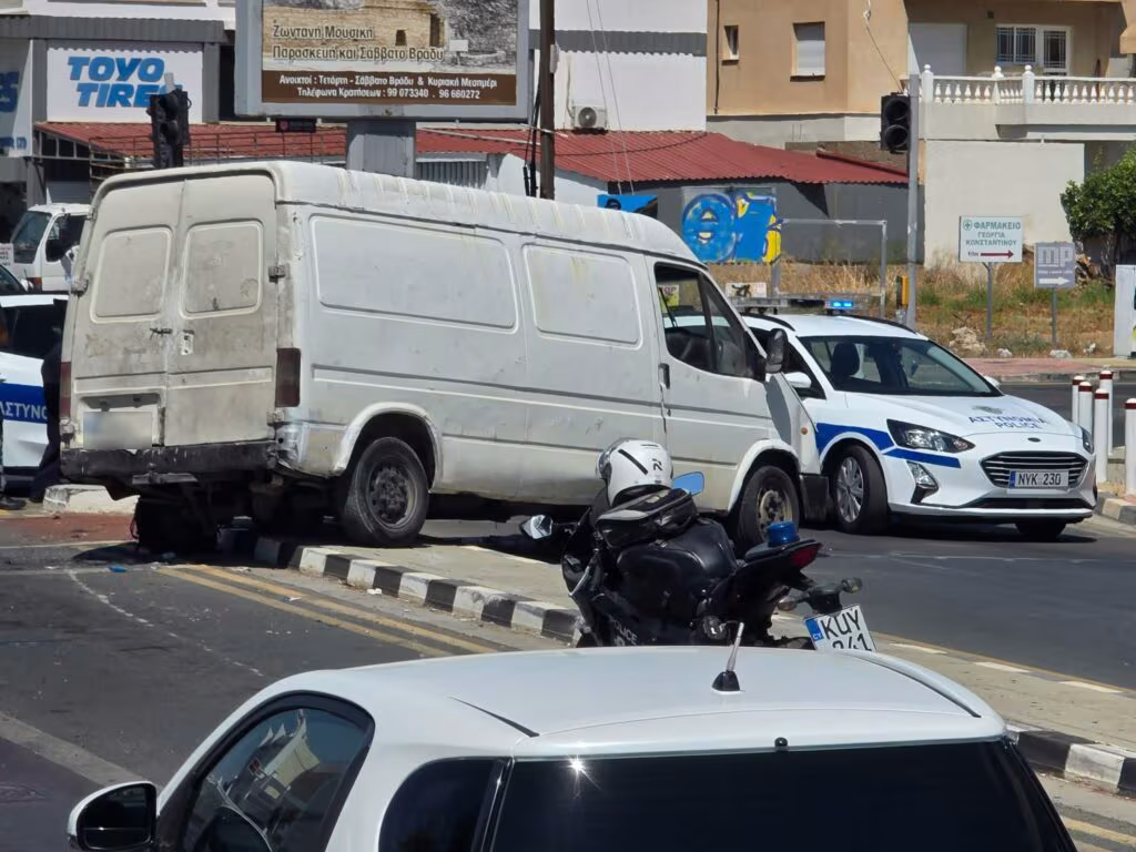 Καταδίωξη-θρίλερ στη Λεμεσό: Πυροβολισμοί και δύο συλλήψεις στο λευκό βαν
